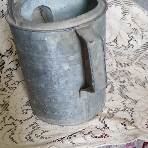 Galvanized tin watering can circa 1940 small dent on top, 2 gallon 16" - Picture 5 of 8